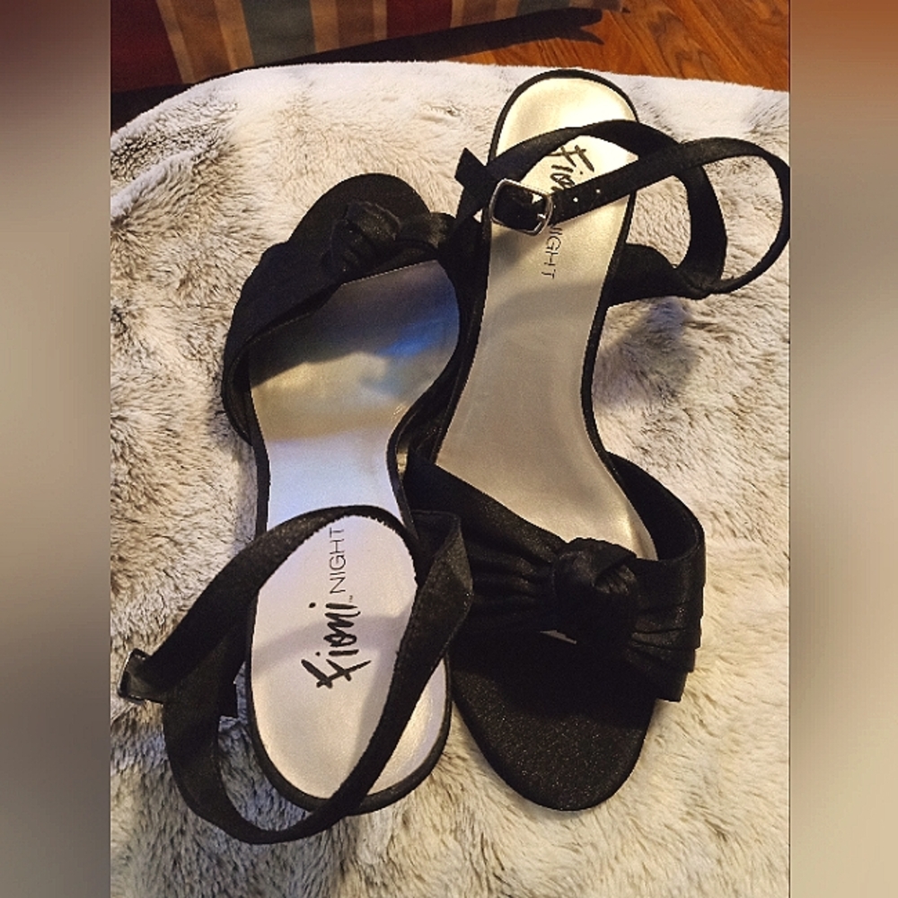 Women's size 10 beautiful dress shoes
